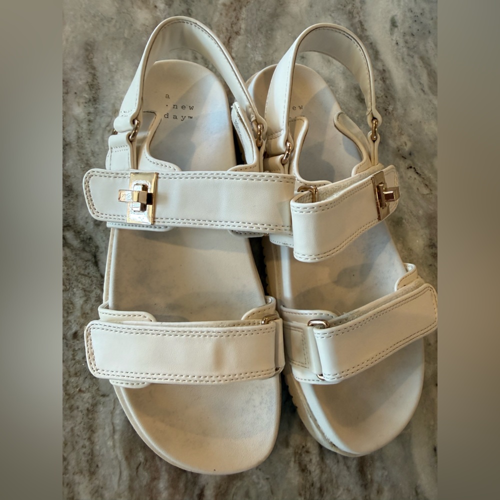 A New Day White Strap Sandals Size 8 - Picture 2 of 5